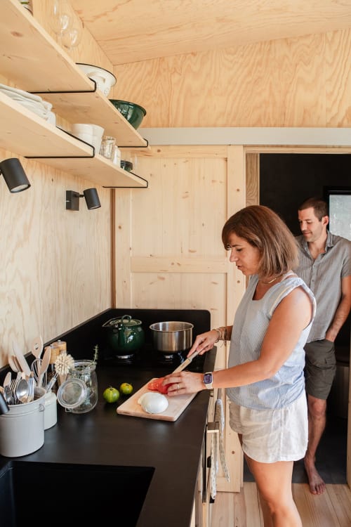 Logement insolite. Pépiite. Repas en amoureux dans les Alpilles