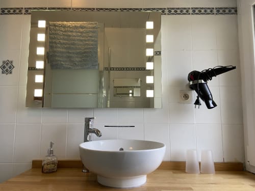 Salle de douche de la suite longère - le Petit Moulin Pouzauges