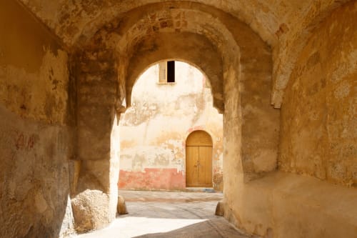 Corte Mercurio, bed and breakfast, B&B Ugento, boutique stay, struttura storica, historic residence, charme Salento, Salento charm, charme Puglia, Puglia charm, camere eleganti, elegant rooms, giardino interno, garden rooms, colazione in giardino, breakfast in garden, vacanza autentica, authentic stay, soggiorno romantico, romantic getaway, ospitalità pugliese, warm hospitality, relax Salento, relaxing stay, vacanza in Puglia, Puglia vacation, centro storico Ugento, historic centre Ugento, camere con comfort, comfort rooms, stile mediterraneo, Mediterranean style, arredamento tipico, local decor, atmosfera rilassante, relaxing atmosphere, aria condizionata, air conditioning, wifi gratuito, free wifi, bagno privato, private bathroom, colazione inclusa, breakfast included, esperienza autentica, authentic experience, vicino al mare, near sea, turismo in Puglia, tourism in Puglia, spiagge vicine, nearby beaches, mare Salento, Salento sea, patrimonio culturale, cultural heritage, architettura storica, historic architecture, ospitalità personalizzata, personalized hospitality, recensioni positive, positive reviews, luce naturale, natural light, dettagli architettonici, architectural details, posizione strategica, strategic location, charme autentico, authentic charm, Torre San Giovanni 