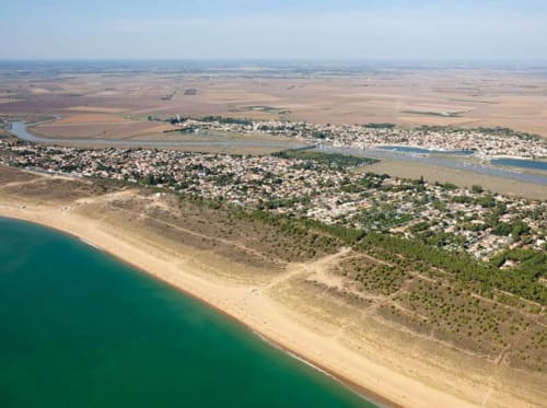 Les immenses plages de sable fin avec leurs dunes côte atlantique sauvage  A 1h15 du Petit Moulin Pouzauges