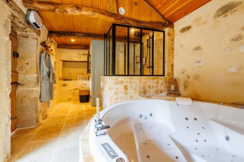 chambre d'hôtes de charme, château, brionnais, charolais, table d'hôtes, piscine, espace bien-être, calme, repos, détente, patrimoine historique, jardin zen, hôtel, tourisme, sud-brionnais, voitures anciennes, randonnées, La Clayette, Varennes-sous-Dun, 