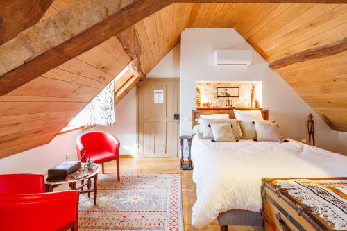 chambre d'hôtes de charme, château, brionnais, charolais, table d'hôtes, piscine, espace bien-être, calme, repos, détente, patrimoine historique, jardin zen, hôtel, tourisme, sud-brionnais, voitures anciennes, randonnées, La Clayette, Varennes-sous-Dun, 