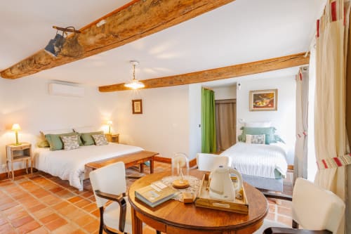 chambre d'hôtes de charme, château, brionnais, charolais, table d'hôtes, piscine, espace bien-être, calme, repos, détente, patrimoine historique, jardin zen, hôtel, tourisme, sud-brionnais, voitures anciennes, randonnées, La Clayette, Varennes-sous-Dun, 