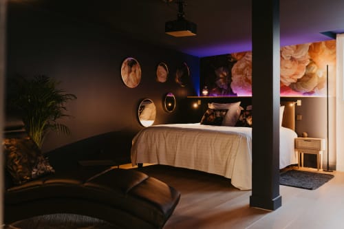 mur de miroirs de la chambre de la suite romantique L'alcôve Clisson