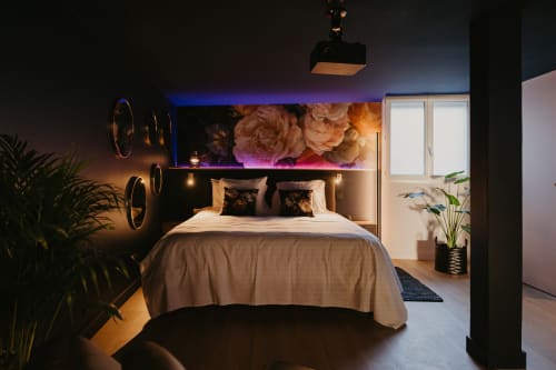 lit king size de la love room L'alcôve Clisson