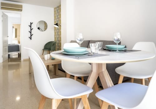 zona de comedor equipada, diseño moderno y elegante