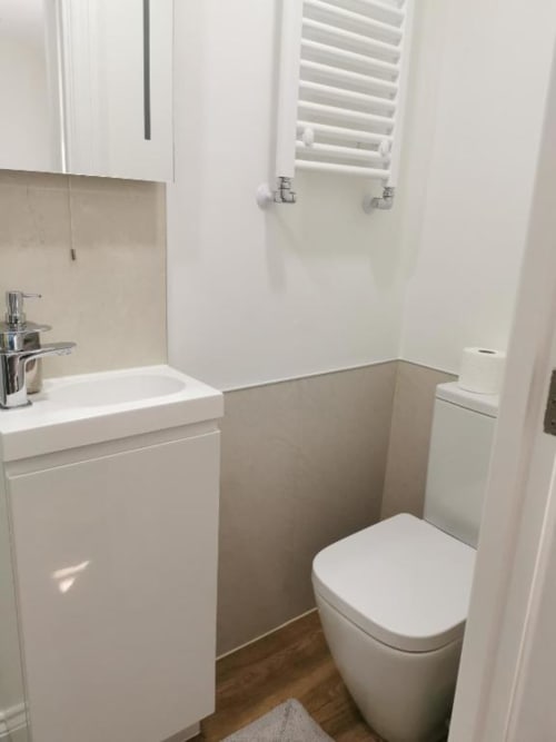 Bathroom in seasky appartment - four bedroom house in Portland