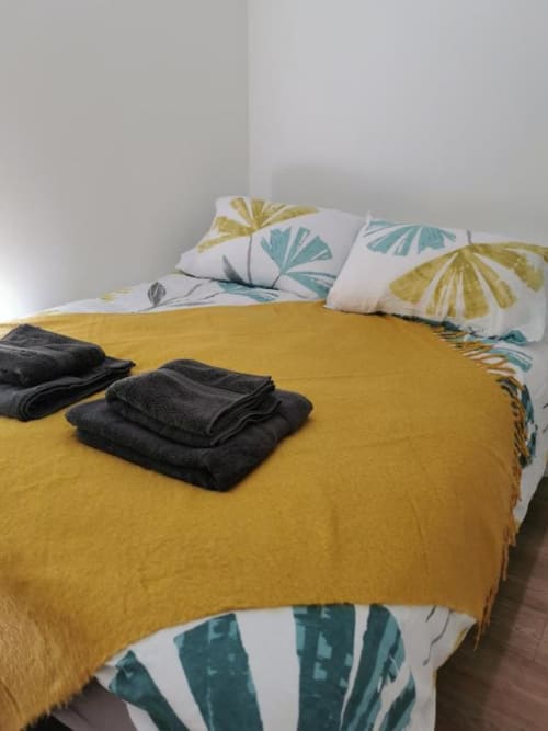 Double bed in seasky appartment - four bedroom house in Portland