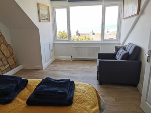 Double room with outdoor views in seasky appartment - four bedroom house in Portland