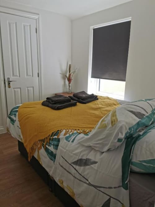 Double bed in seasky appartment - four bedroom house in Portland