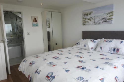Double room with private bathroom in The cuddy appartment in Portland, UK