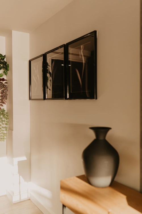 tableaux muraux et vase décoratif
