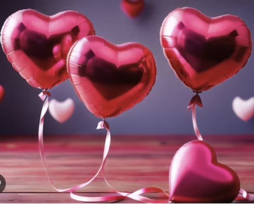 ballons coeur rouge gonflés à l'hélium