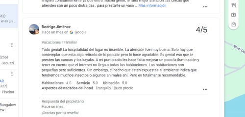 Reseña de Google para Cayuco Maya hostel en Bacalar elogiando hospitalidad, comodidades y calidad de servicio