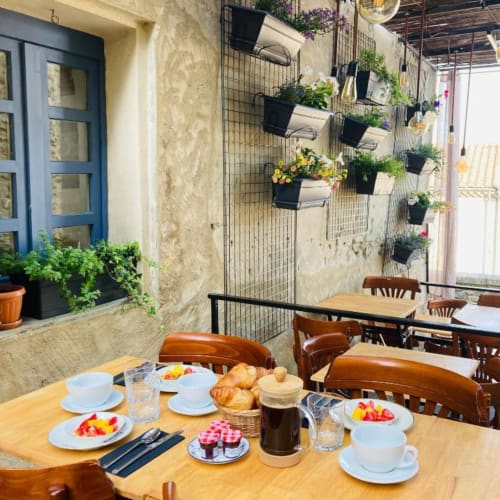 Découvrez notre épicerie & traiteur à Le Pied de la Lettre à GRIGNAN. Savourez des saveurs authentiques et des produits de qualité. Visitez-nous dès aujourd'hui!