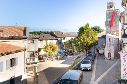 Découvrez notre épicerie & traiteur à Le Pied de la Lettre à GRIGNAN. Savourez des saveurs authentiques et des produits de qualité. Visitez-nous dès aujourd'hui!