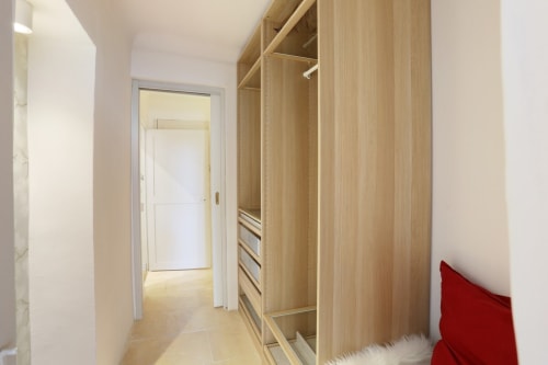 Armoire | Placard | Coussin | Chambre