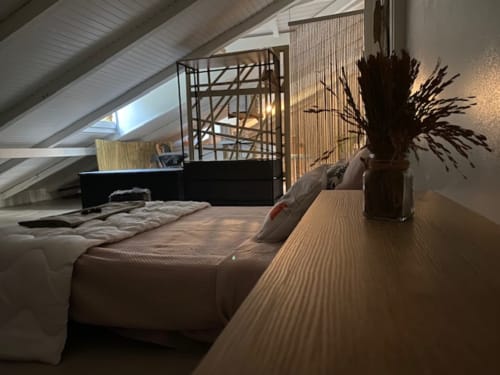 Deuxième chambre climatisé avec lit double, tout confort et penderie.