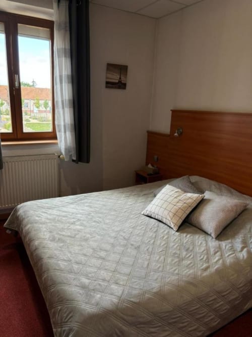 Bed | Pillow | Windows | Curtain