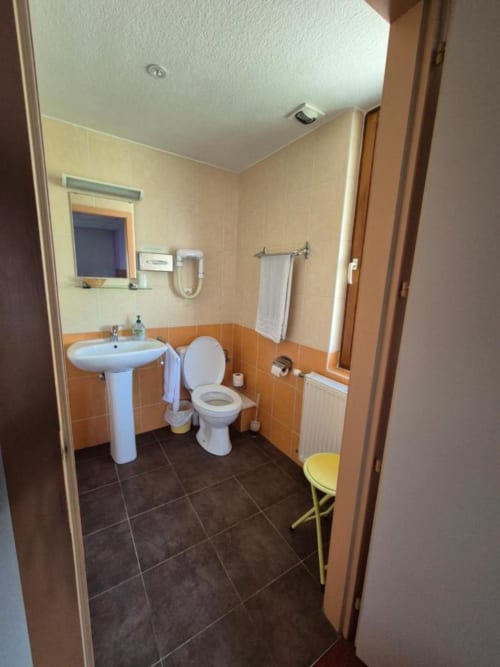 Lavabo | Chauffage | Miroir | Salle de bain

