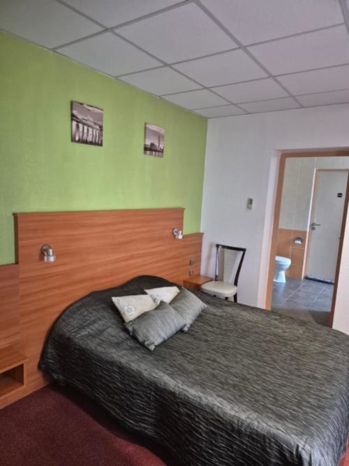 Lit | Oreiller | Salle de bain | Chambre | Photos
