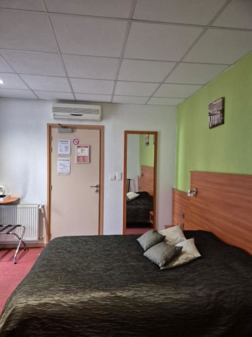 Lit | Oreiller | Climatisation | Chambre | Photos
