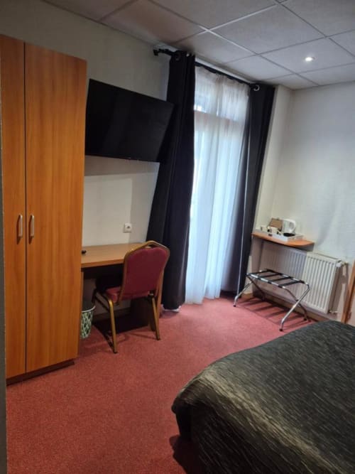  Chambre | Bureau | Placard | Lit
