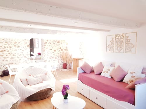 Grande maison en pierres, idéale pour des stages