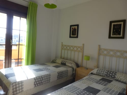 Dormitorio apartamento luminoso vistas al mar