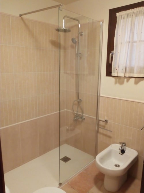 Baño apartamento luminoso vistas al mar
