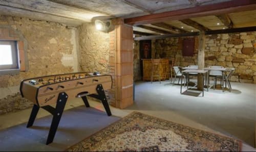 Jeux | Table | Chaise | Lumières | Tapis