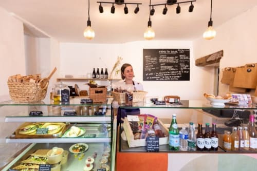 Découvrez notre épicerie & traiteur à Le Pied de la Lettre à GRIGNAN. Savourez des saveurs authentiques et des produits de qualité. Visitez-nous dès aujourd'hui!