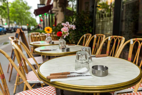 Table | Chaises | Ustensiles | Extérieur