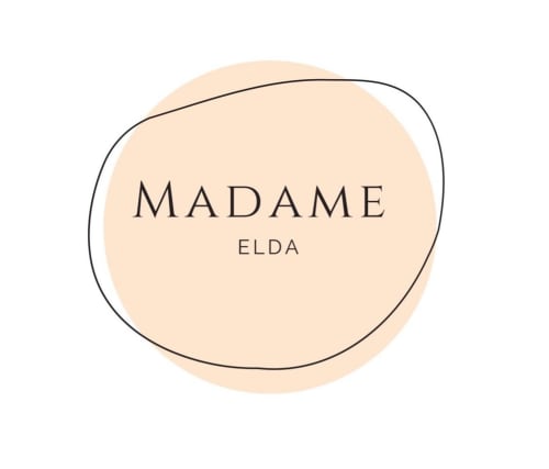 Logo Madame Elda avec un design circulaire beige pêche pour le Domaine de Bize à Mirepoix