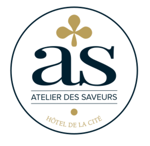 Logo Atelier des Saveurs del Domaine de Bize Mirepoix con cruz dorada y texto azul marino