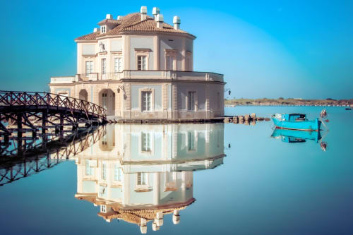 Casina Vanvitelliana sul Lago Fusaro, edificio storico borbonico nei Campi Flegrei
