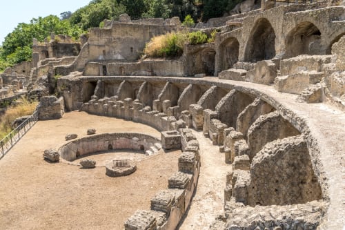 Terme Romane di Baia nel Parco Archeologico, complesso termale antico nei Campi Flegrei