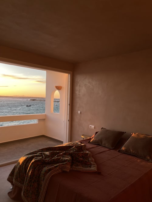 Vista del atardecer desde Luna Studio en Formentera Especial, balcón con vistas al mar sobre las aguas del Mediterráneo al anochecer