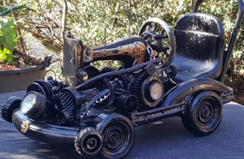 Karting artistique réalisé à partir d’une voiture Singer relookée, création de Florent Arnaud au Portel des Arnaud, chambres d’hôtes art et nature en Cévennes