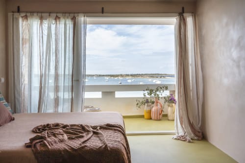 Dormitorio Luna Studio Vista Mar en Formentera Especial con balcón con vistas al mar frente al puerto de La Savina
