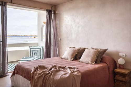 Estudio Luna con vistas al mar en Formentera Especial, La Savina. Dormitorio con balcón con vistas al Mediterráneo.