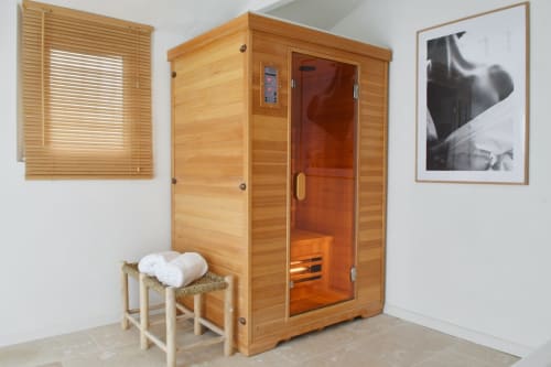 Sauna infrarouge privatif en bois – Nuits d'Audace love room couple