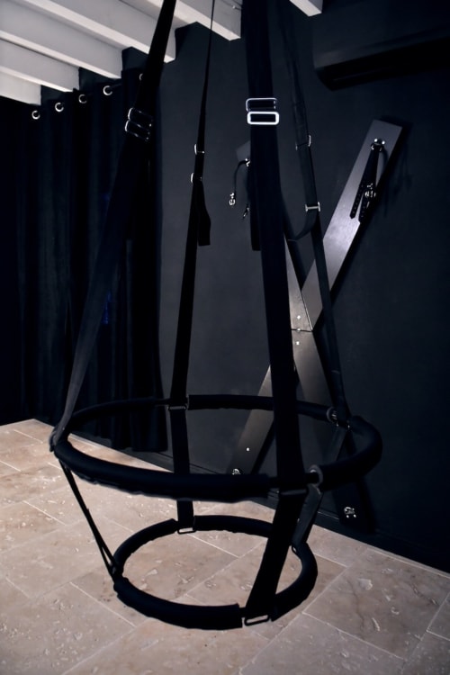 Love room jeu pour adultes balançoire croix de St André Bergerac villa l'Insolente