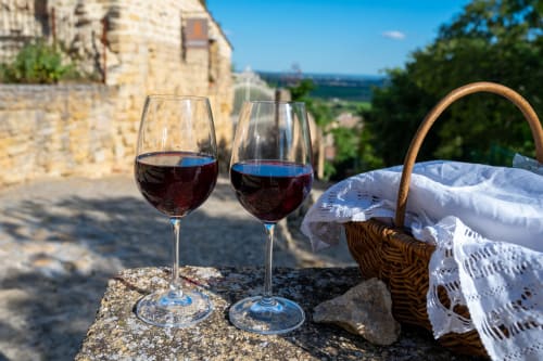 vin | verre | panier | nuages ​​| arbres | Vignerons | Vallon | Marcillac | AOC