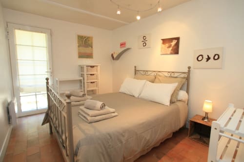 Bienvenue à Charm'In Provence, un havre de paix à Saumane-de-Vaucluse. Découvrez nos charmants hébergements et services.