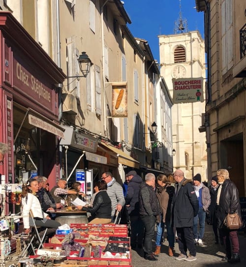 Bienvenue à Charm'In Provence, un havre de paix à Saumane-de-Vaucluse. Découvrez nos charmants hébergements et services.