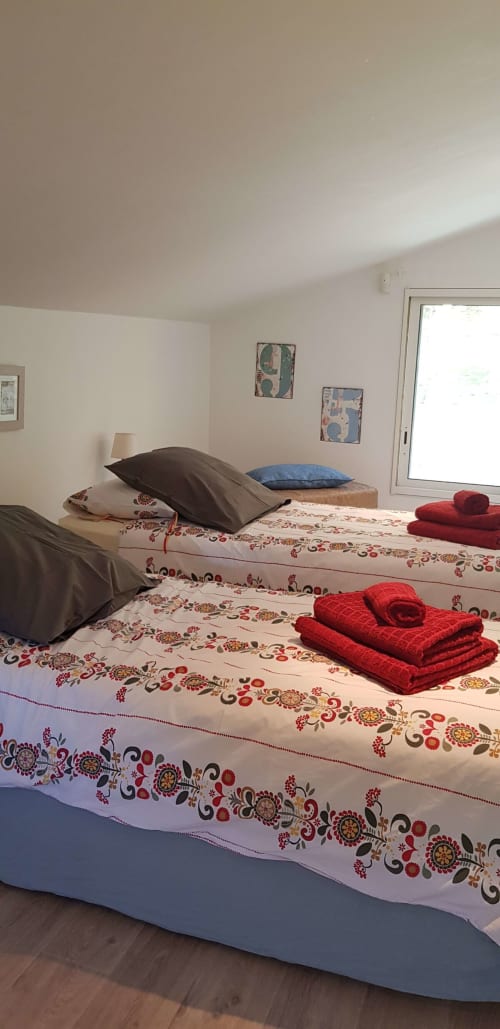 Bienvenue à Charm'In Provence, un havre de paix à Saumane-de-Vaucluse. Découvrez nos charmants hébergements et services.