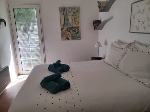 Bienvenue à Charm'In Provence, un havre de paix à Saumane-de-Vaucluse. Découvrez nos charmants hébergements et services.