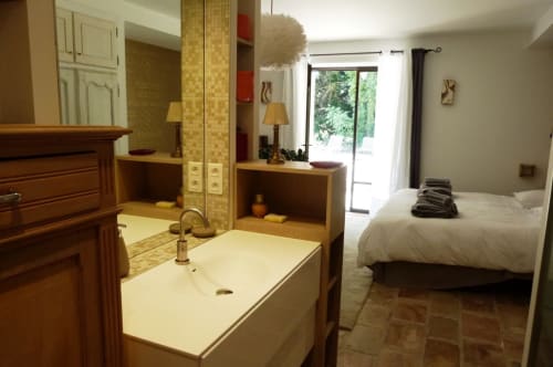 Bienvenue à Charm'In Provence, un havre de paix à Saumane-de-Vaucluse. Découvrez nos charmants hébergements et services.