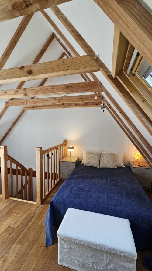 Bienvenue dans notre charmante maison de village à Marcillac-Vallon. Profitez d'un séjour alliant charme ancien et modernité, à proximité de toutes les commodités. Réservez dès maintenant pour des vacances ou déplacements professionnels inoubliables chez La Conciergerie du Vallon.